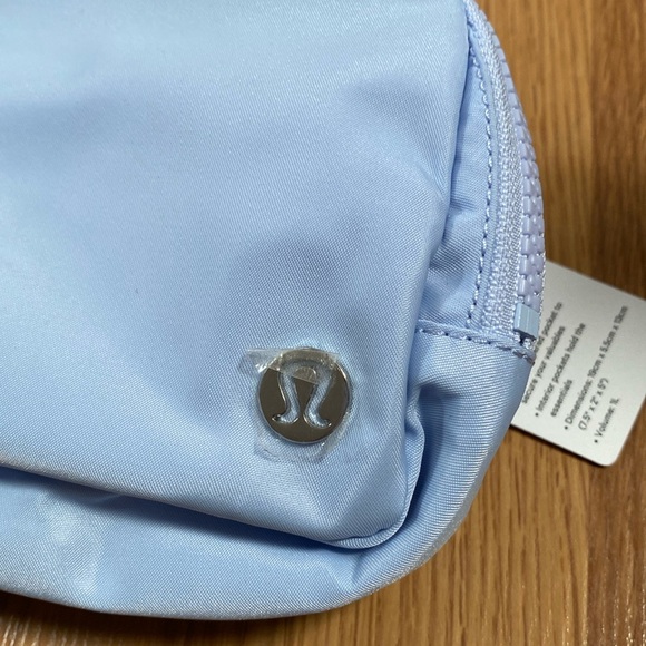 ❤️ Lululemon Extended Strap Everywhere Belt Bag EBB Pastel Blue NWT - Picture 10 of 12